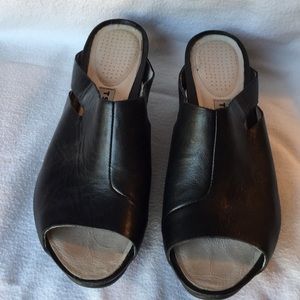 Tsubo Ovid black leather wedge sandals